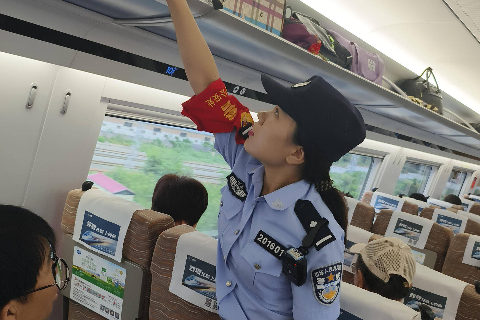 皇冠信用盘占成代理
_当事女乘客回应“穿吊带乘高铁收到提示卡片”：没冒犯皇冠信用盘占成代理
，未评判穿着，安全感满满